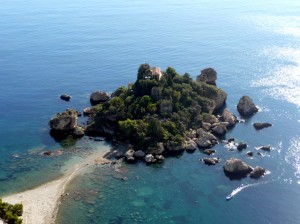 Blick auf die Isola Bella unterhalb von Taormina auf Sizilien